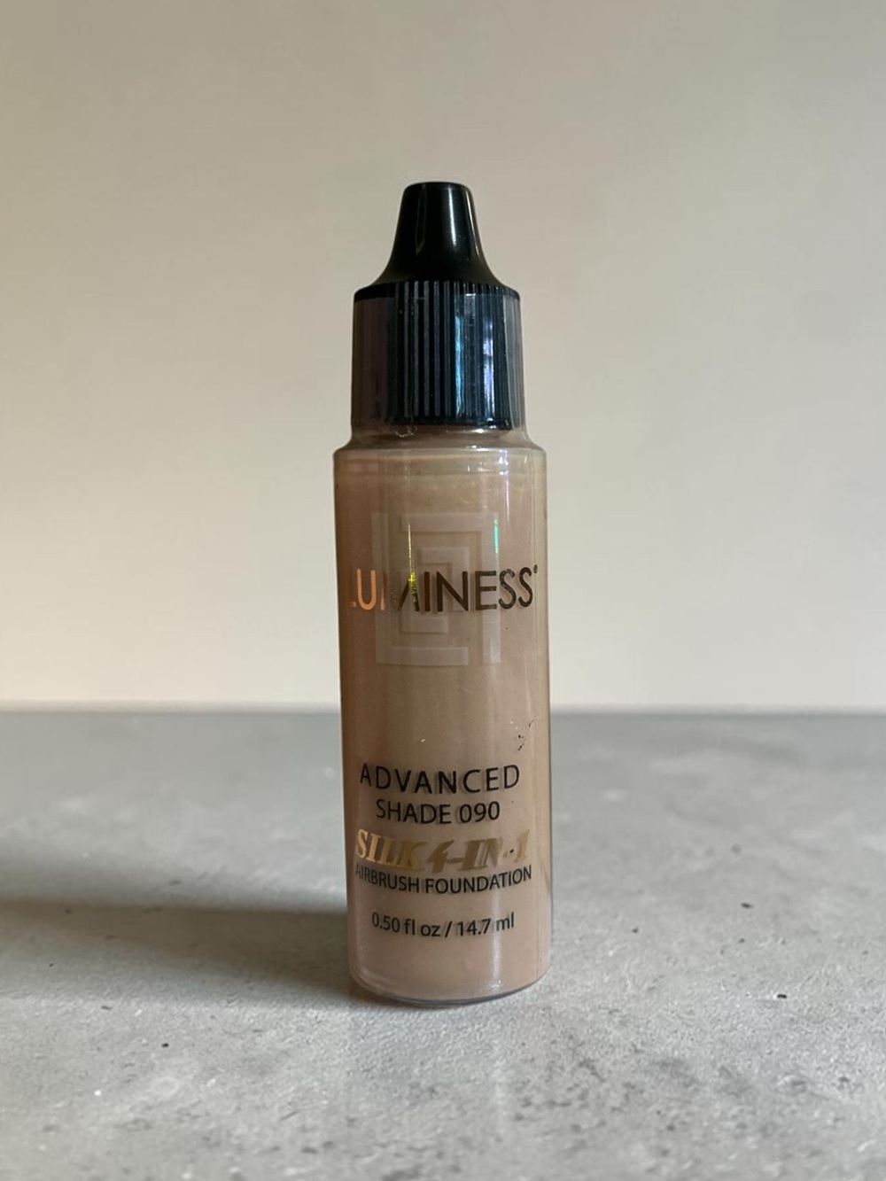 Advanced Silk 4-in-1 Airbrush Foundation - Shade 090